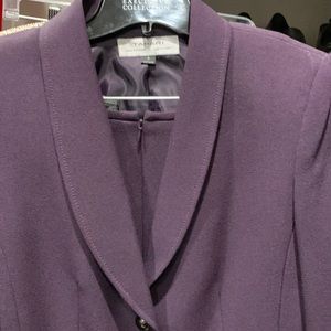 Tahari Arthur S Levine Business Suit - size 6 - Purple